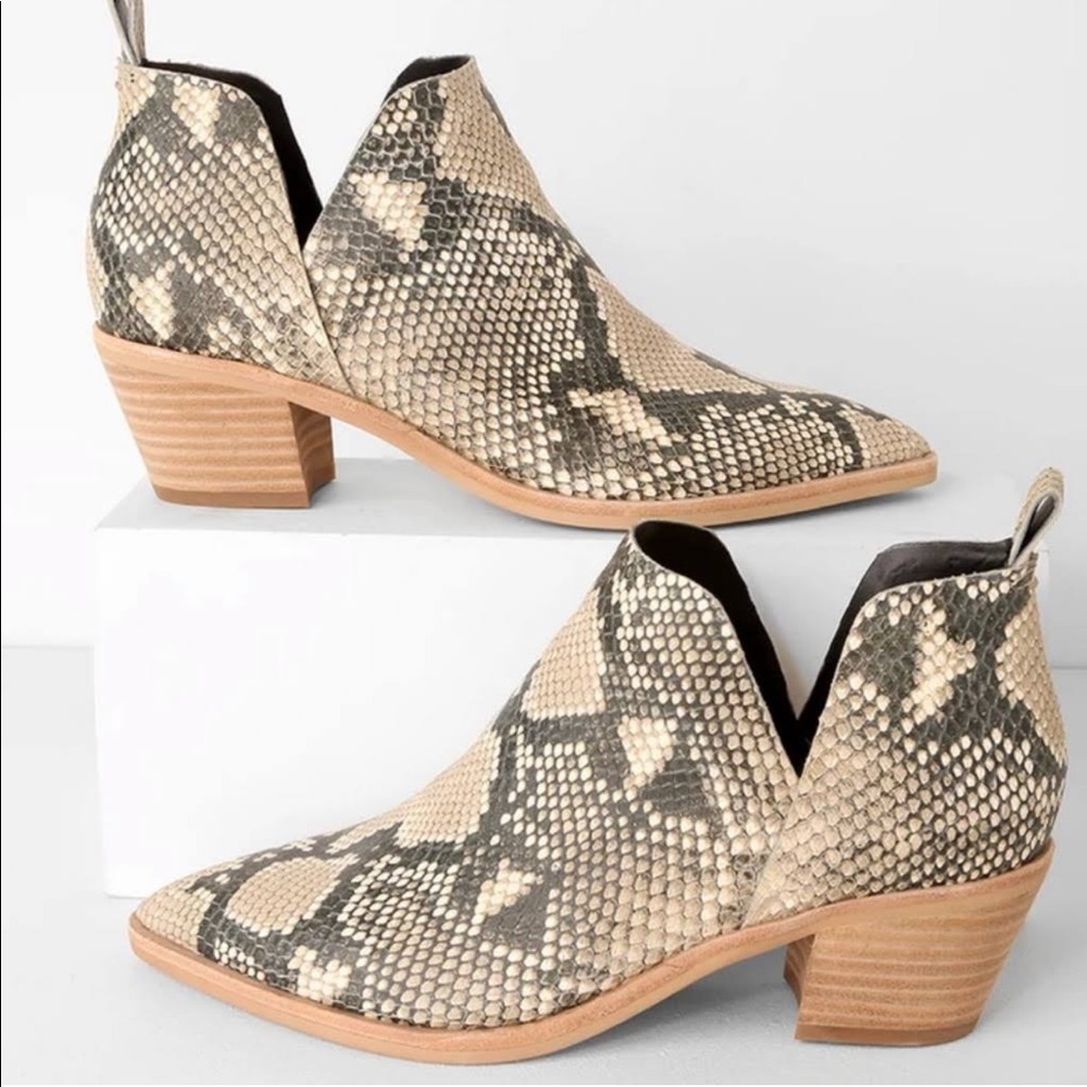 UNIVERSAL THREAD Cari Snake Print Ankle Bootie - Picture 2 of 8